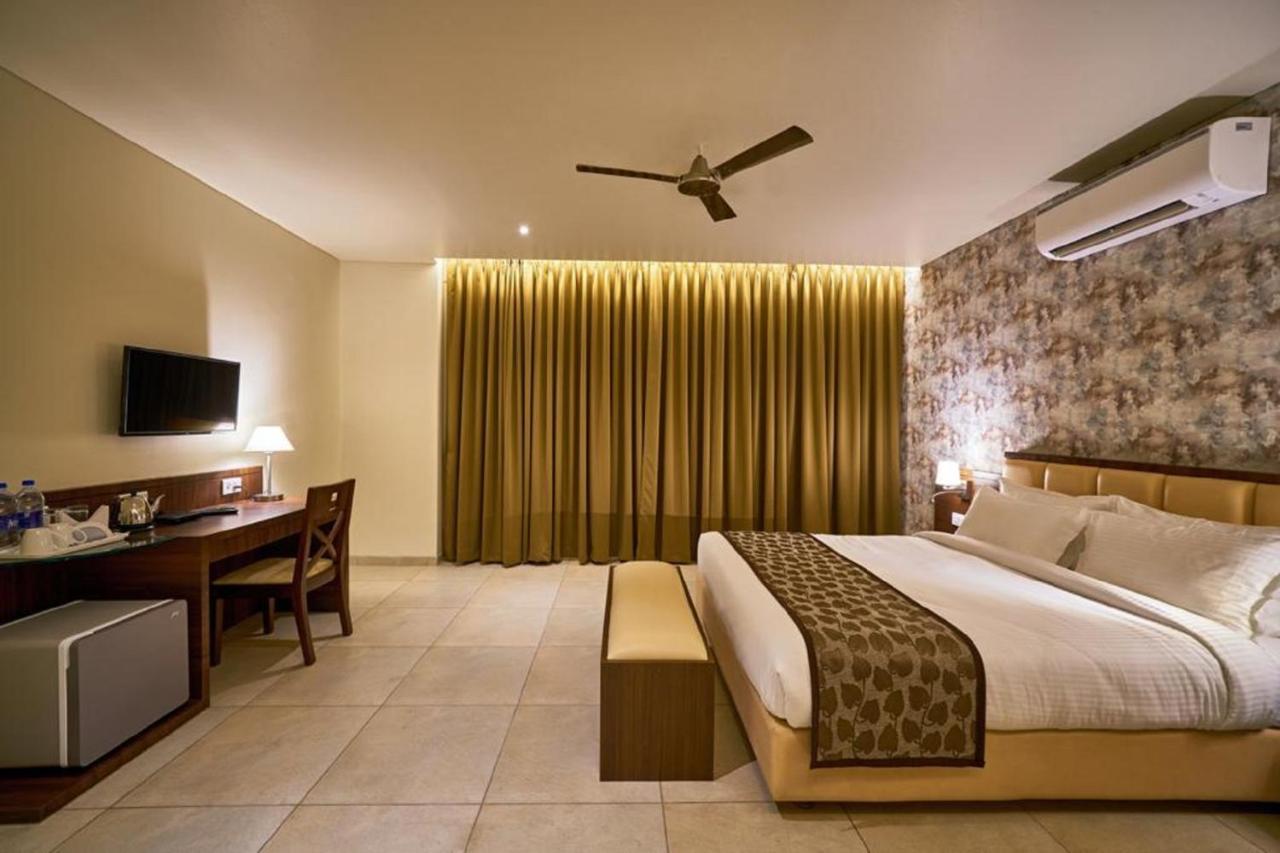 Hotel Shlok Kolhapur Exterior photo